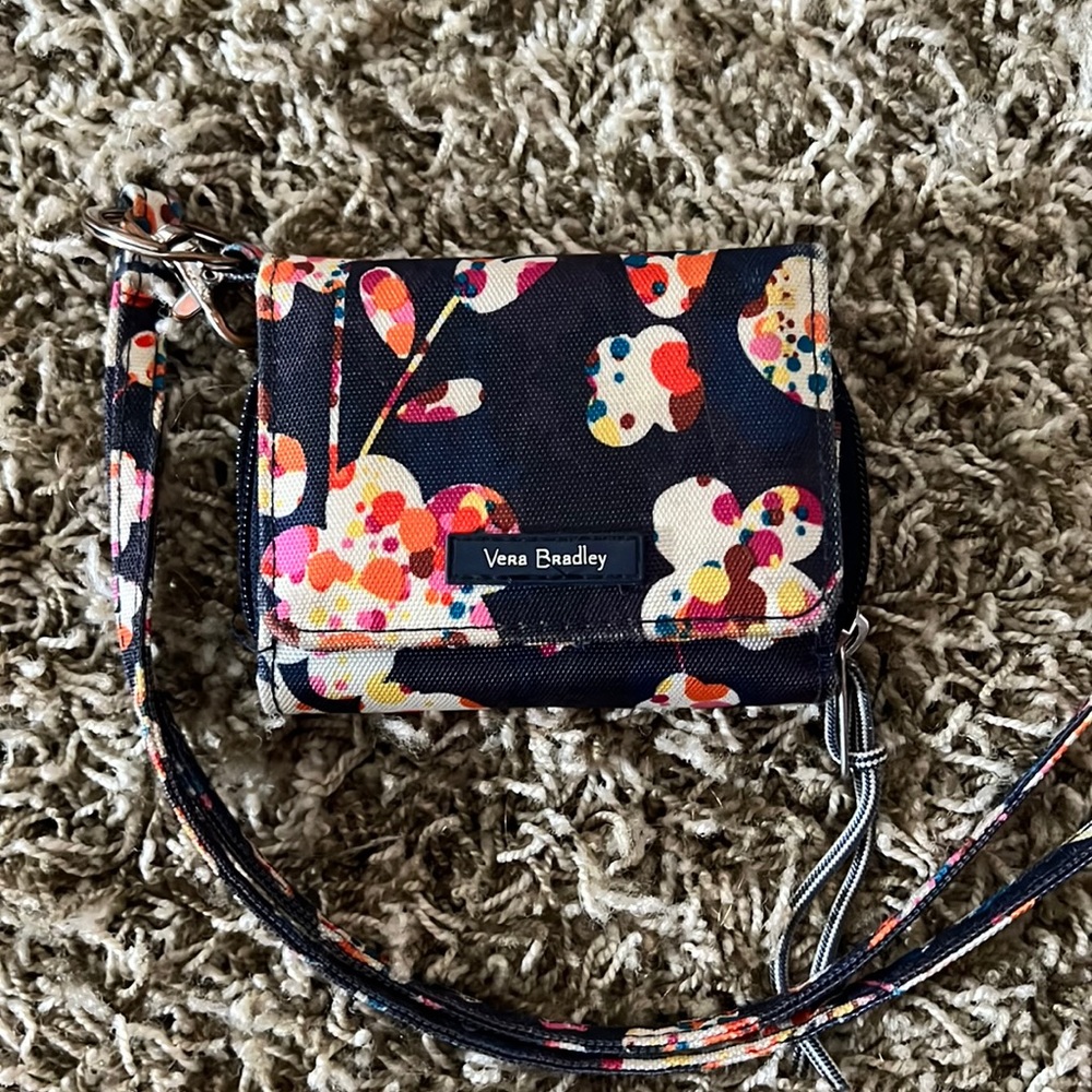 Vera Bradley ID wallet. Very lightly used. In perfect condition.